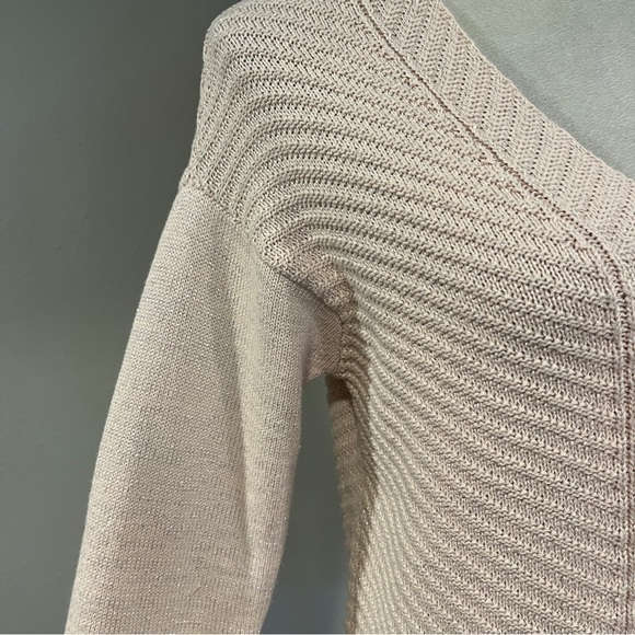 Chaps Women's V-Neck Sweater in Light Pink with sparkles size small - Picture 4 of 13